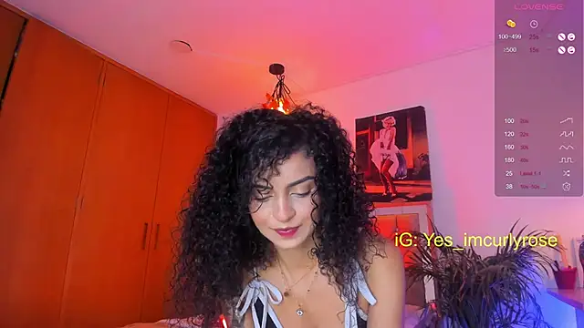Snapshot of CurlyRose__ chatting on November 2025 11:05:01 PM CurlyRose online show from November 2025 11:05:01 PM