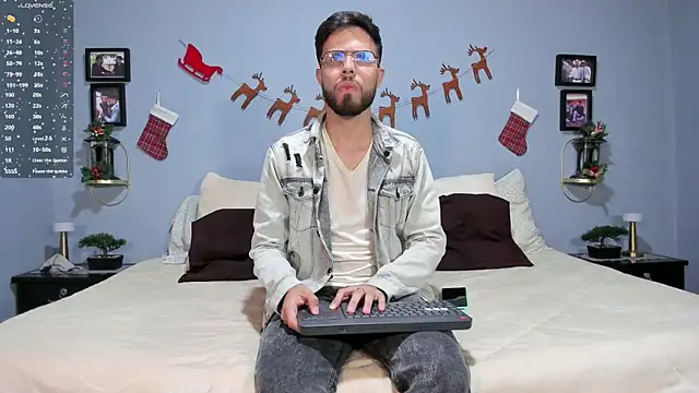 ETHAN ADAM online show from December 2024 10:18:01 PM