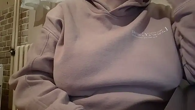 AalinnaK online show from February 2025 08:09:01 PM