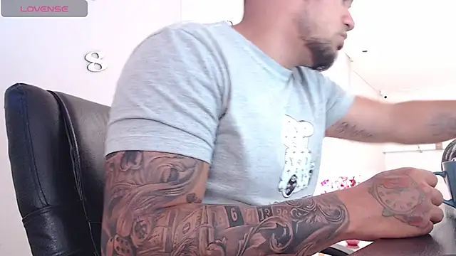 Aaron Hunter  online show from February 2025 04:39:02 PM