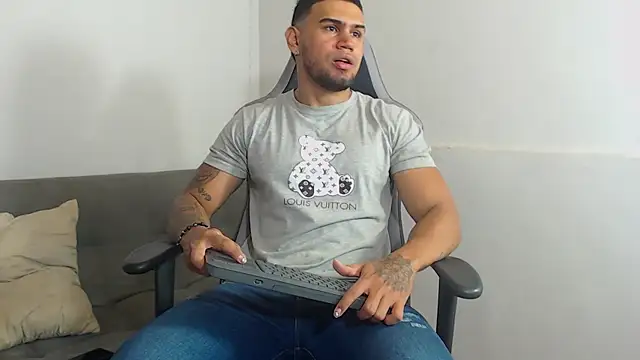 Aaron Hunter  online show from October 2025 03:53:01 PM