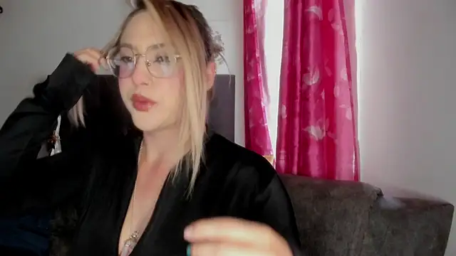 miss julietaa online show from October 2025 12:39:02 PM