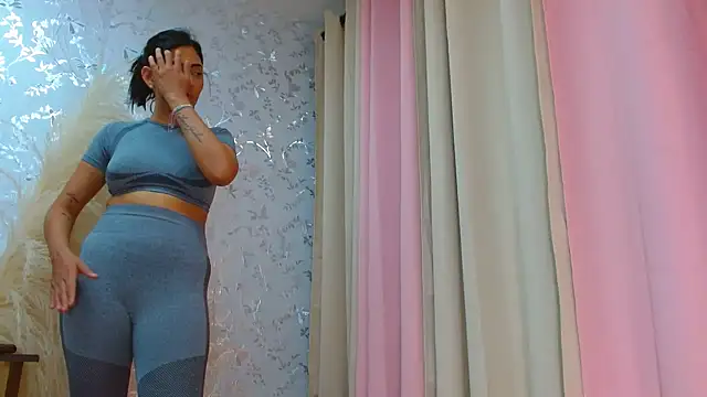 talianaprada online show from December 2024 10:49:01 AM