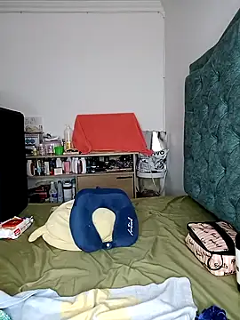 KimPielCanela online show from February 2025 09:15:02 PM