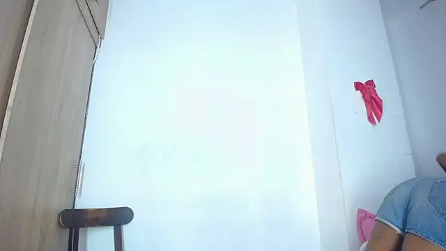 bloom444 online show from February 2025 03:27:01 PM