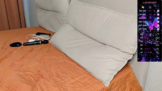 Snapshot of Holly_Molii chatting on February 2026 07:15:02 AM Holly Molii online show from February 2026 07:15:02 AM