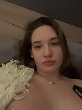 Holly Molii online show from April 2026 04:12:02 AM