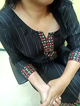 Snapshot of yourtamilcouple chatting on March 2026 09:05:01 AM yourtamilcouple online show from March 2026 09:05:01 AM