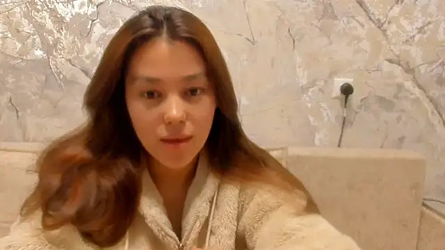 Snapshot of LunaXmii chatting on April 2026 10:45:02 PM LunaXmii online show from April 2026 10:45:02 PM