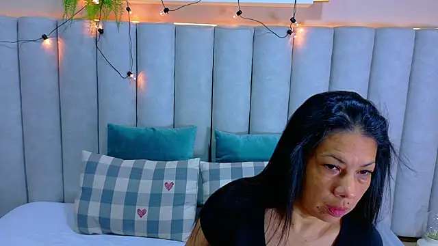 JaylaScott   online show from October 2025 11:33:02 AM