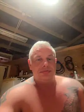 JakubW79 online show from December 2024 02:42:02 AM