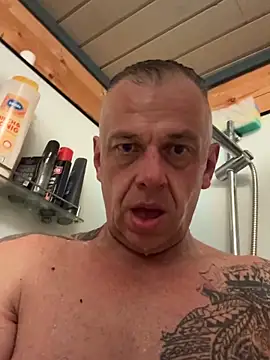 JakubW79 online show from October 2025 03:31:02 AM