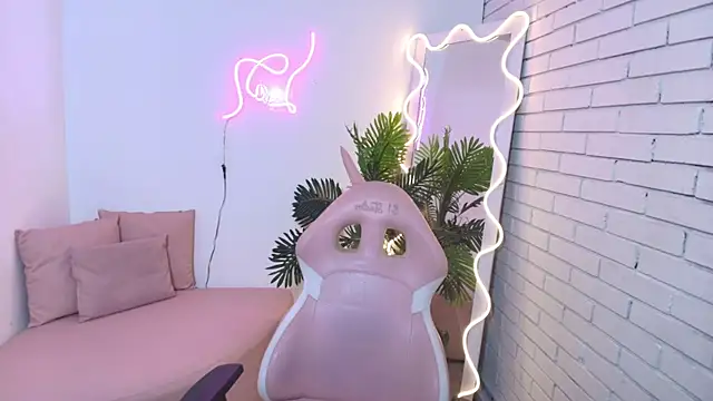 Snapshot of hina_tay chatting on December 2024 04:14:02 AM hina tay online show from December 2024 04:14:02 AM