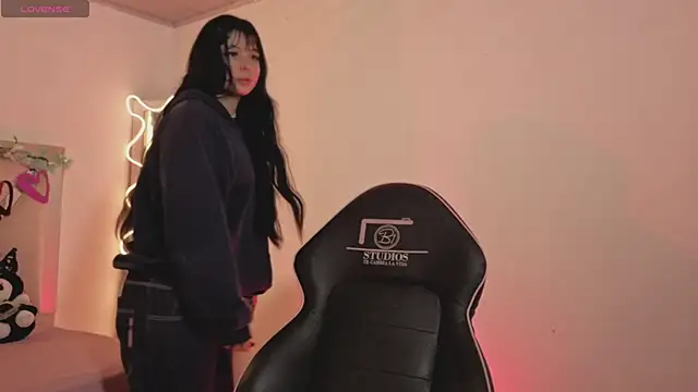 hina tay online show from December 2025 03:01:02 AM