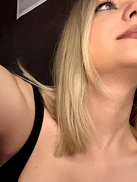 Snapshot of Alisa_Rise chatting on November 2025 10:31:01 AM Alisa Rise online show from November 2025 10:31:01 AM