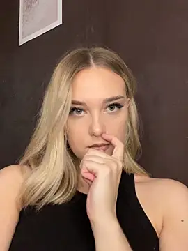 Snapshot of Alisa_Rise chatting on November 2025 02:50:01 PM Alisa Rise online show from November 2025 02:50:01 PM