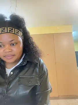 Snapshot of Curveysinaa chatting on January 2025 08:15:02 AM Curveysinaa online show from January 2025 08:15:02 AM