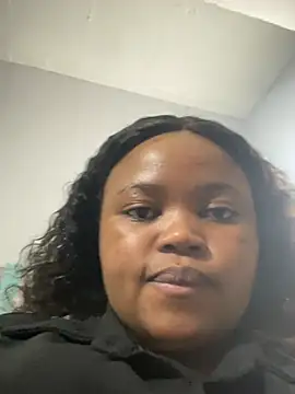 Snapshot of Curveysinaa chatting on February 2025 07:20:02 PM Curveysinaa online show from February 2025 07:20:02 PM