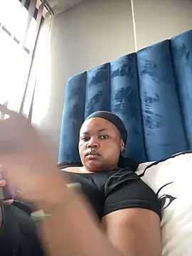 Snapshot of Curveysinaa chatting on February 2025 08:39:02 AM Curveysinaa online show from February 2025 08:39:02 AM