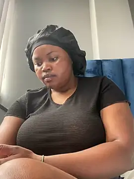 Snapshot of Curveysinaa chatting on February 2025 06:03:01 AM Curveysinaa online show from February 2025 06:03:01 AM