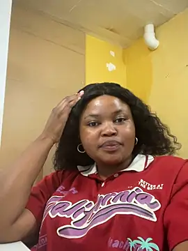 Snapshot of Curveysinaa chatting on February 2025 12:50:01 PM Curveysinaa online show from February 2025 12:50:01 PM