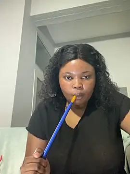 Snapshot of Curveysinaa chatting on February 2025 06:45:01 PM Curveysinaa online show from February 2025 06:45:01 PM