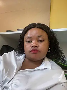 Snapshot of Curveysinaa chatting on February 2025 11:46:02 AM Curveysinaa online show from February 2025 11:46:02 AM