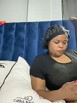 Snapshot of Curveysinaa chatting on February 2025 06:24:01 PM Curveysinaa online show from February 2025 06:24:01 PM