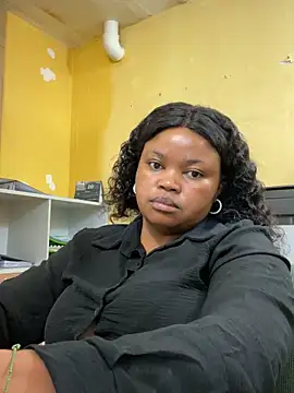 Snapshot of Curveysinaa chatting on February 2025 08:15:02 AM Curveysinaa online show from February 2025 08:15:02 AM