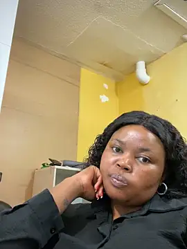 Snapshot of Curveysinaa chatting on February 2025 11:32:02 AM Curveysinaa online show from February 2025 11:32:02 AM