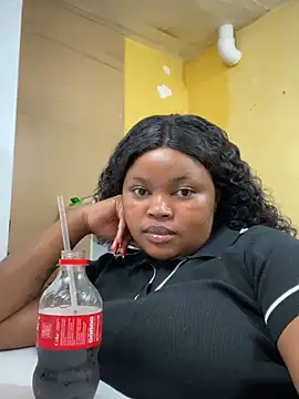 Snapshot of Curveysinaa chatting on February 2025 11:07:02 AM Curveysinaa online show from February 2025 11:07:02 AM