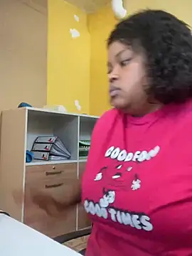 Snapshot of Curveysinaa chatting on February 2025 08:07:01 AM Curveysinaa online show from February 2025 08:07:01 AM