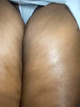 Snapshot of Curveysinaa chatting on February 2025 05:13:02 PM Curveysinaa online show from February 2025 05:13:02 PM