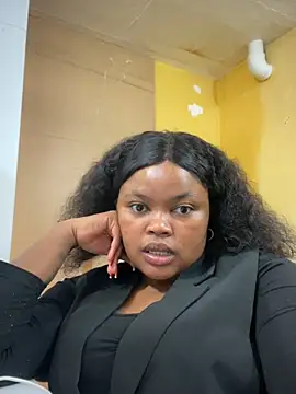 Snapshot of Curveysinaa chatting on March 2025 08:13:02 AM Curveysinaa online show from March 2025 08:13:02 AM