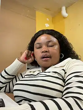 Snapshot of Curveysinaa chatting on March 2025 08:10:02 AM Curveysinaa online show from March 2025 08:10:02 AM