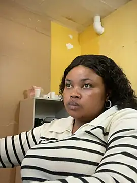 Snapshot of Curveysinaa chatting on March 2025 12:44:02 PM Curveysinaa online show from March 2025 12:44:02 PM