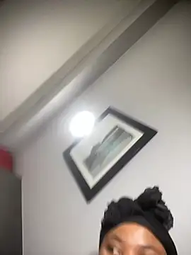 Snapshot of Curveysinaa chatting on March 2025 08:17:01 PM Curveysinaa online show from March 2025 08:17:01 PM