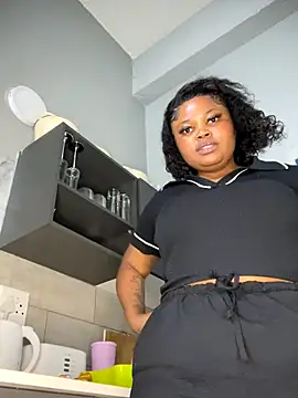 Snapshot of Curveysinaa chatting on October 2025 09:39:02 AM Curveysinaa online show from October 2025 09:39:02 AM