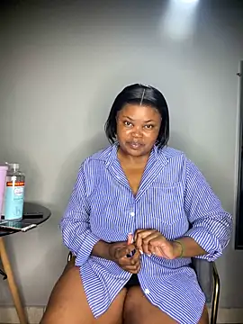 Snapshot of Curveysinaa chatting on October 2025 05:48:02 PM Curveysinaa online show from October 2025 05:48:02 PM