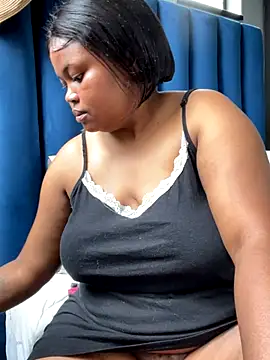 Snapshot of Curveysinaa chatting on November 2025 07:20:01 AM Curveysinaa online show from November 2025 07:20:01 AM