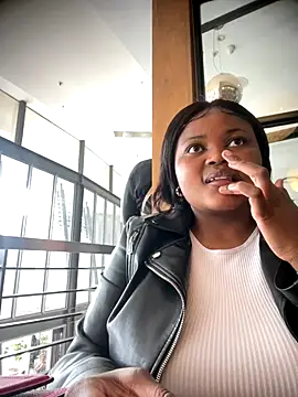 Snapshot of Curveysinaa chatting on November 2025 09:28:02 AM Curveysinaa online show from November 2025 09:28:02 AM