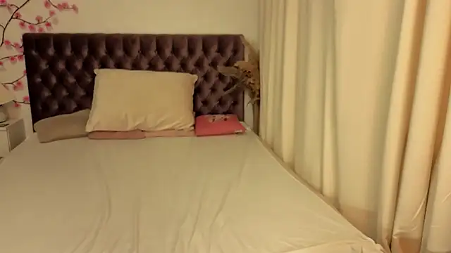 KateOwyns online show from June 2026 11:44:02 AM