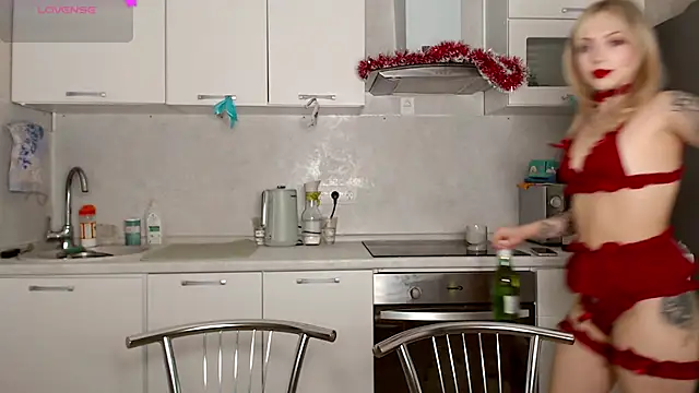 Red  Candy online show from December 2024 01:52:02 PM