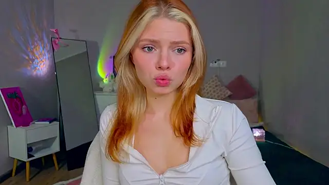 Red  Candy online show from November 2025 12:00:02 PM