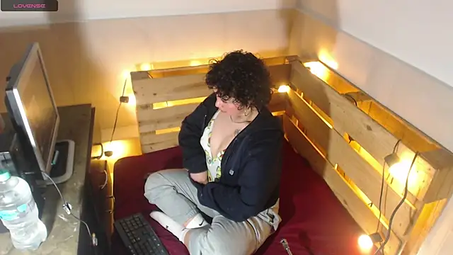 Bitsy Messy online show from December 2025 03:56:02 AM