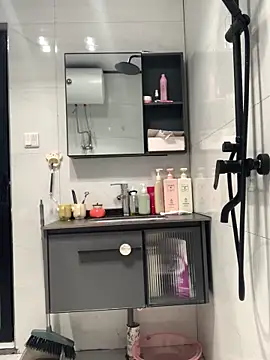 Aimeil online show from January 2025 12:57:02 PM