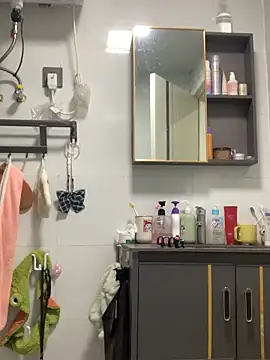 Aimeil online show from October 2025 04:37:01 PM