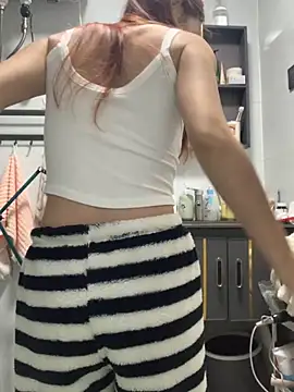 Aimeil online show from November 2025 03:12:02 PM