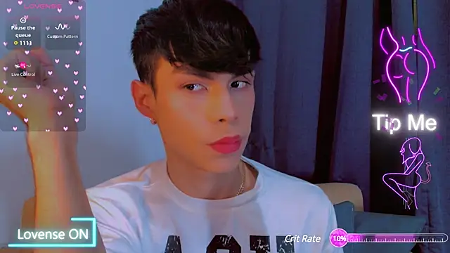 Snapshot of femboykeene chatting on January 2025 05:40:01 AM femboykeene online show from January 2025 05:40:01 AM