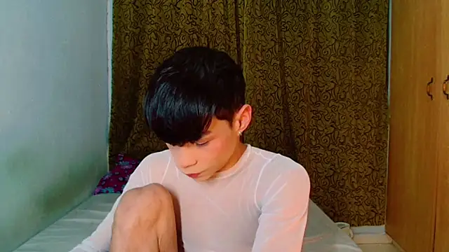 Snapshot of femboykeene chatting on November 2025 10:42:01 PM femboykeene online show from November 2025 10:42:01 PM